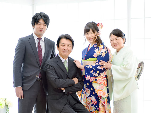 武蔵野創寫舘なら成人式の家族写真が撮影できます！