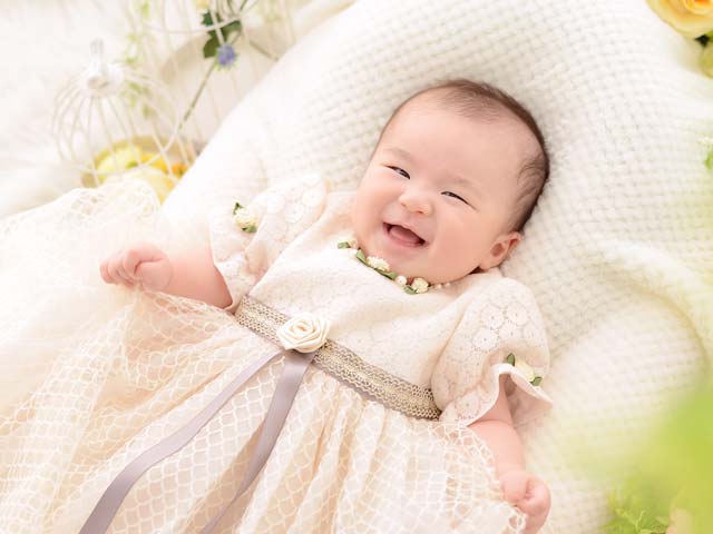 お宮参り撮影で笑顔が溢れる赤ちゃん♪(志木市のお客様)