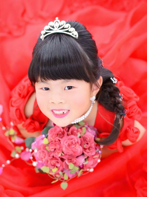 七歳女の子七五三は真っ赤なドレス♪(さいたま市緑区のお客様)