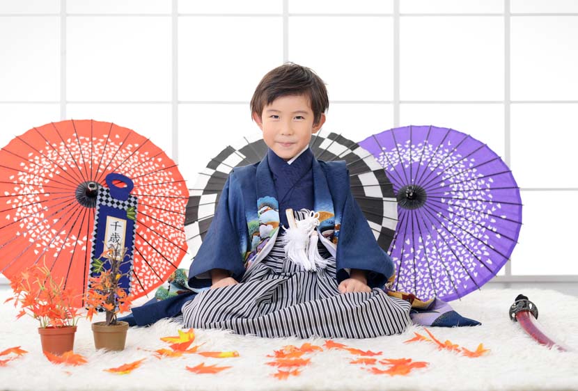 和傘と袴で正統派5歳の七五三