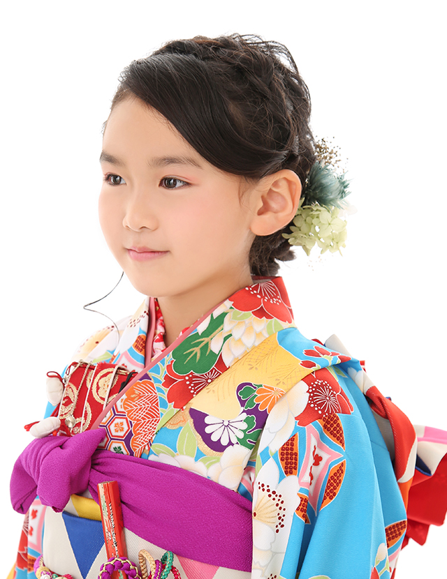 7歳の女の子に人気の七五三の髪型三つ編みカチューシャ