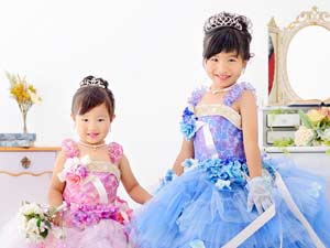 3歳と7歳の七五三姉妹はドレス撮影でプリンセス気分