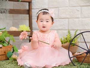 ドレスとヘッドアクセでおめかししたバースデー撮影