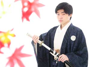 成人式男性の記念撮影和装袴