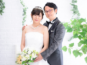 純白のウェディングドレスで婚礼撮影