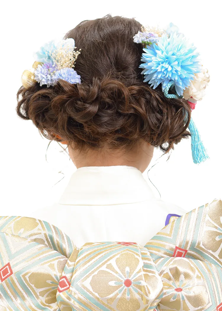 七五三の7歳女の子の髪型 ふわふわのツイスト編み後ろ姿