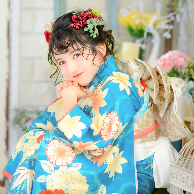 七五三撮影 モダンな水色着物のハーフ7歳女の子