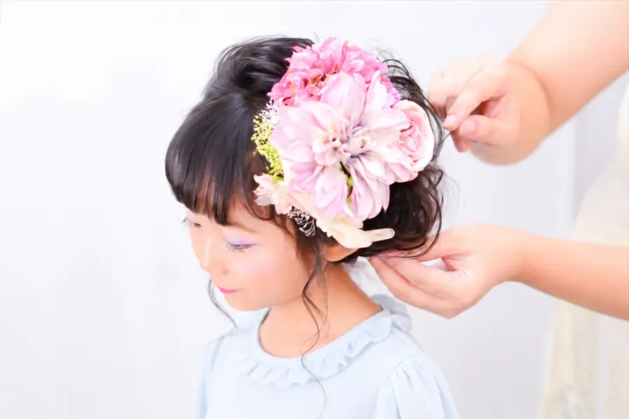 7歳の女の子が七五三ヘアセットを体験
