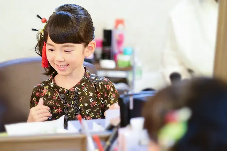 7歳七五三　おすすめの髪型　ヘアセットの様子