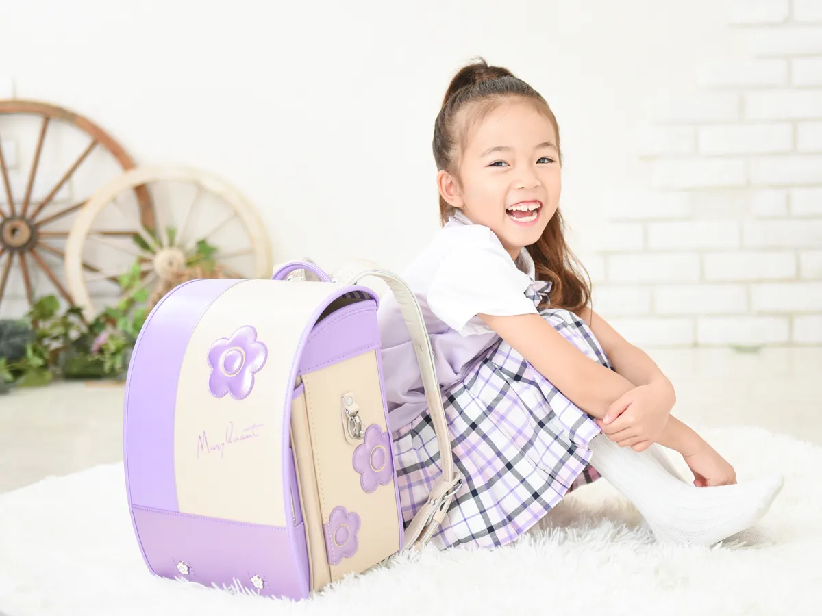 ランドセルと一緒に私服でおしゃれに記念撮影