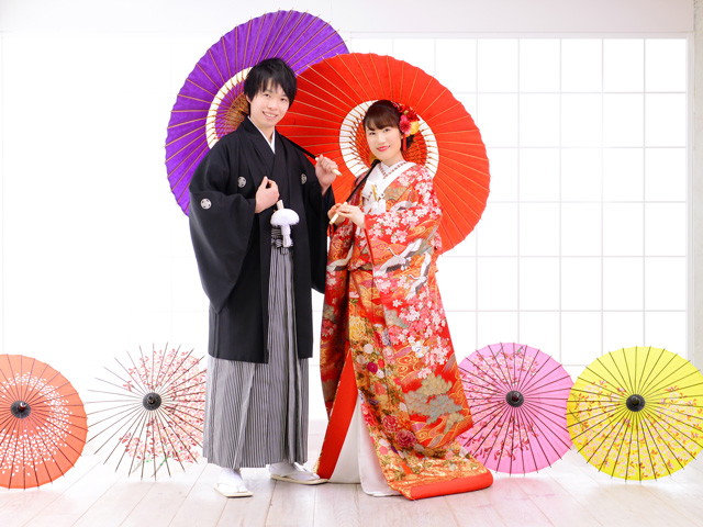 和傘を持った婚礼和装写真