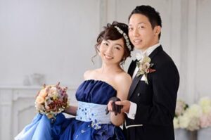 写真スタジオ武蔵野創寫舘のウェディングフォト 青カラードレスとウェディングドレスの二着撮影