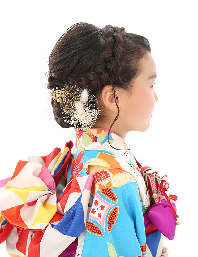 7歳の女の子に人気の七五三の髪型三つ編みカチューシャ