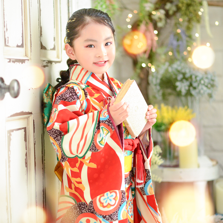 七五三撮影 赤い着物の7歳女の子