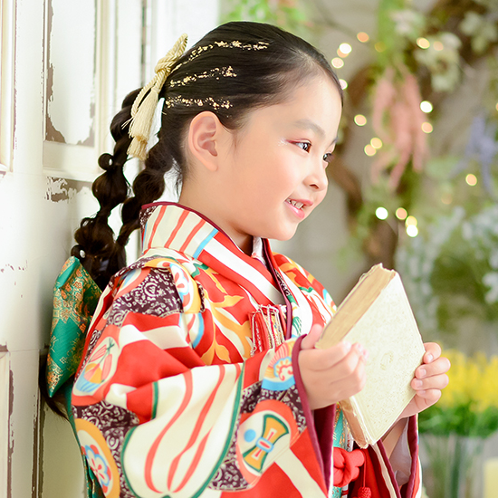 7歳女の子の七五三におすすめの髪型金箔ダブルタイトポニー