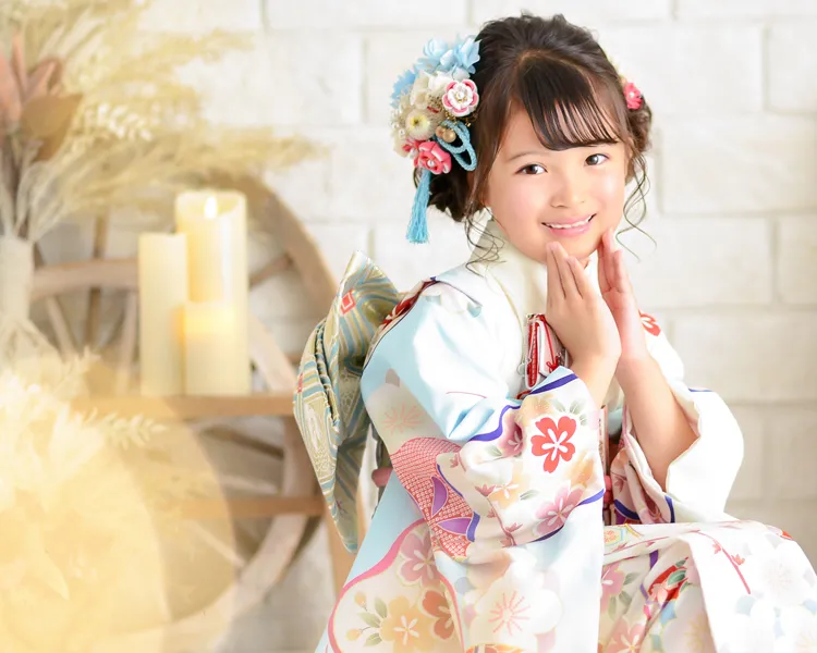 七五三の7歳女の子の髪型ふわふわツイストアップ